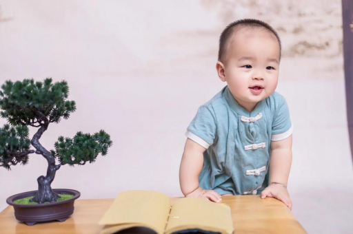 克孜勒苏柯尔克孜宝宝脸上小白点